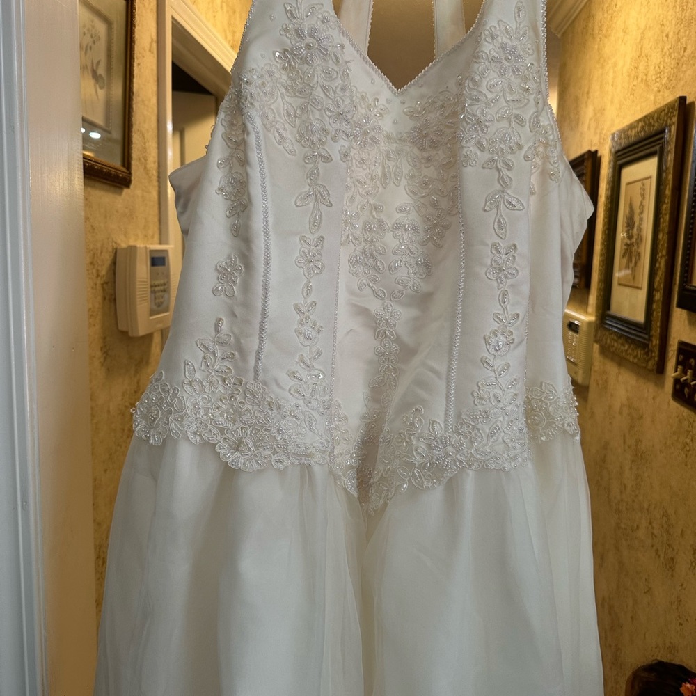 Wedding Dress with long train. Size 26